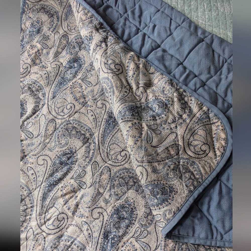 Pet Blanket. Cozy, Pretty And Stay In Place.